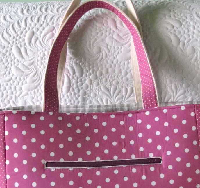 Tips for sewing zippered pockets for bags