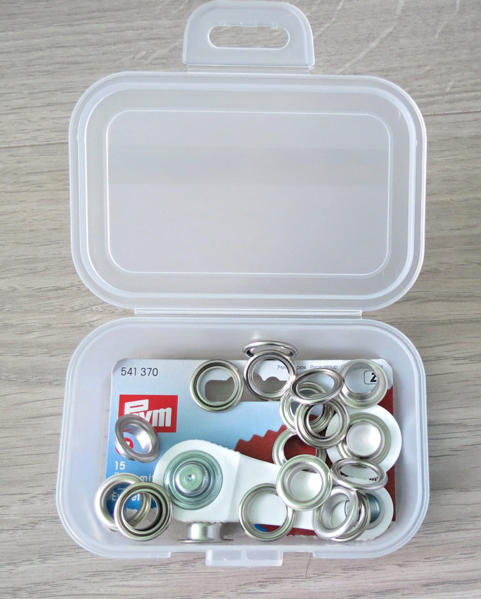 How to insert eyelets