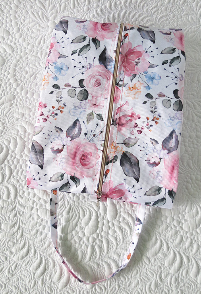 Sew shoe bags with waterproof fabric